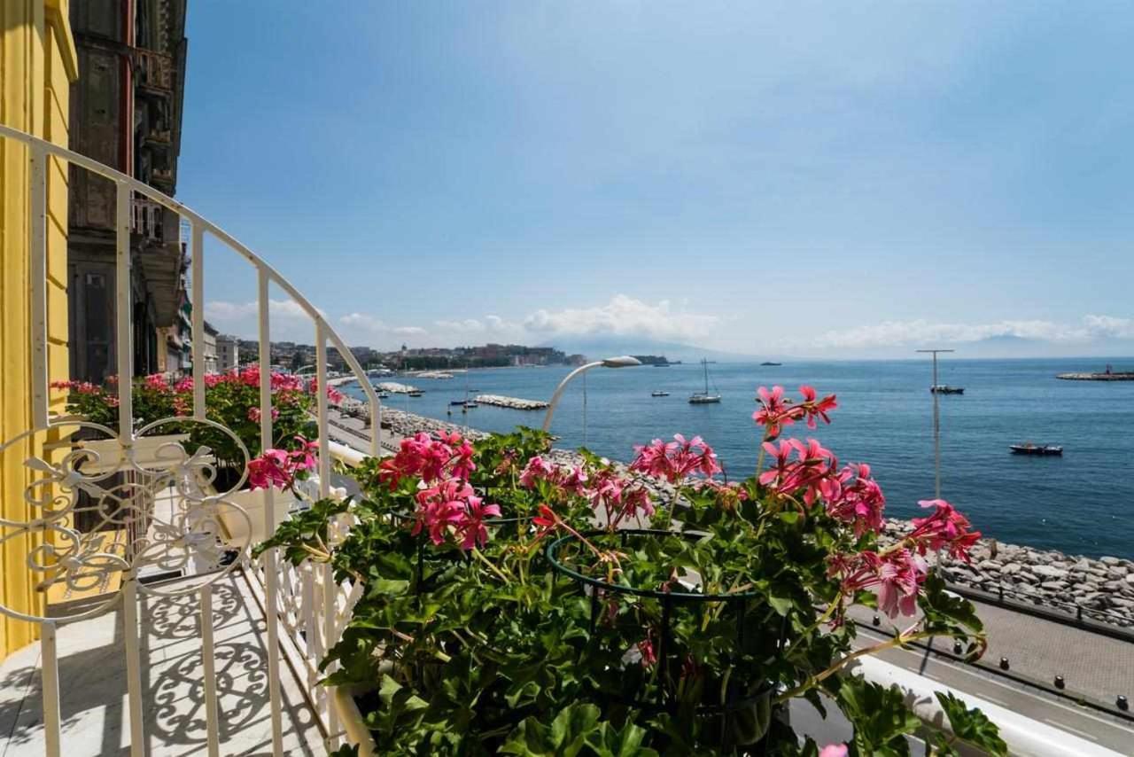 Hotel Seaside Caracciolo Neapel Exterior foto