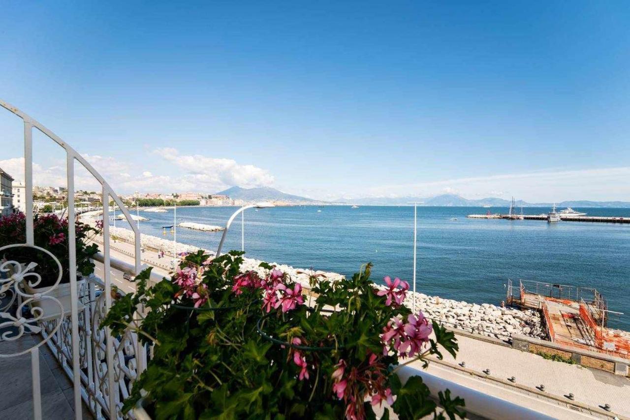 Hotel Seaside Caracciolo Neapel Exterior foto