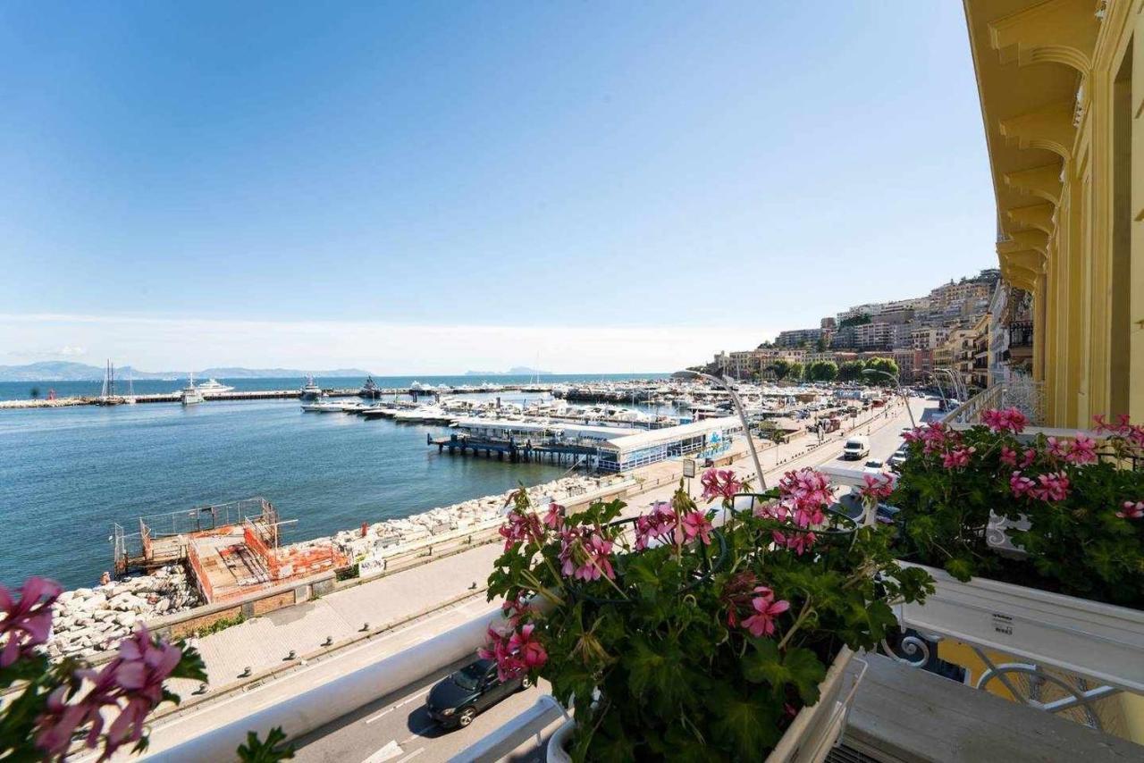 Hotel Seaside Caracciolo Neapel Exterior foto